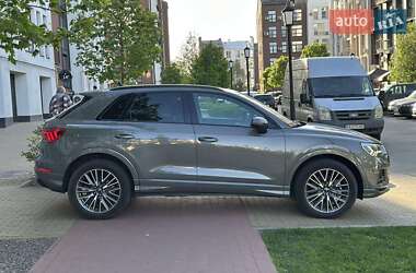 Позашляховик / Кросовер Audi Q3 2023 в 
