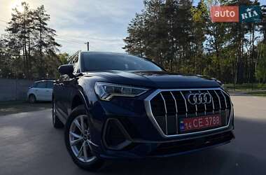 Позашляховик / Кросовер Audi Q3 2021 в 