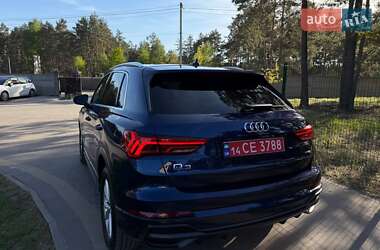 Позашляховик / Кросовер Audi Q3 2021 в 