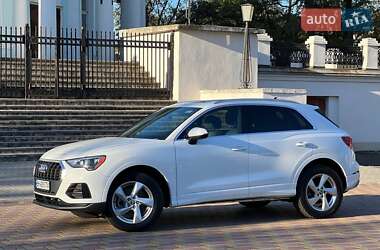 Позашляховик / Кросовер Audi Q3 2019 в 