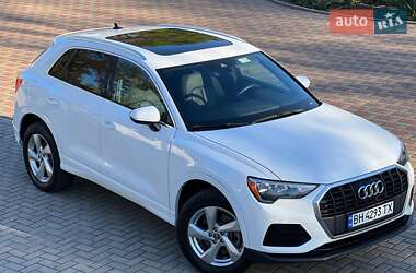 Позашляховик / Кросовер Audi Q3 2019 в 