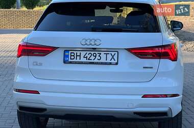 Позашляховик / Кросовер Audi Q3 2019 в 