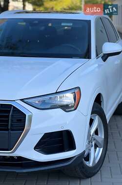 Позашляховик / Кросовер Audi Q3 2019 в 
