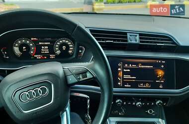 Внедорожник / Кроссовер Audi Q3 2019 в 
