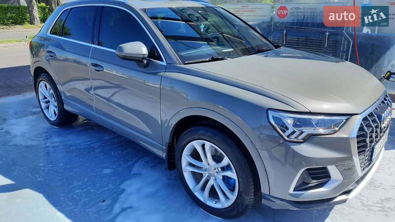 Позашляховик / Кросовер Audi Q3 2019 в Києві