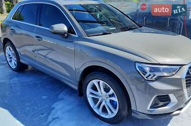 Внедорожник / Кроссовер Audi Q3 2019 в 