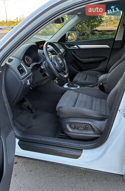 Внедорожник / Кроссовер Audi Q3 2012 в 