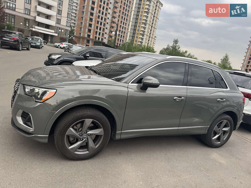 Внедорожник / Кроссовер Audi Q3 2019 в Киеве