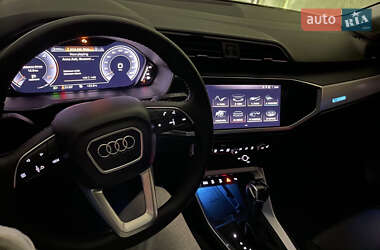 Внедорожник / Кроссовер Audi Q3 2020 в 