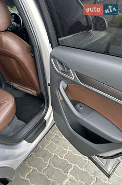 Внедорожник / Кроссовер Audi Q3 2011 в 