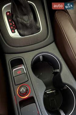 Внедорожник / Кроссовер Audi Q3 2011 в 