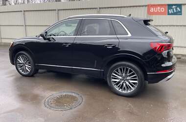 Внедорожник / Кроссовер Audi Q3 2021 в 