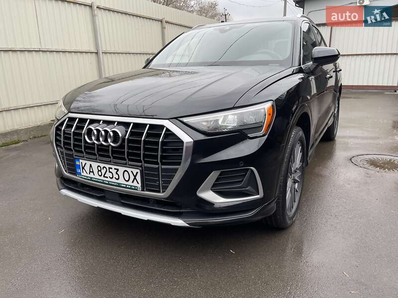 Внедорожник / Кроссовер Audi Q3 2021 в 