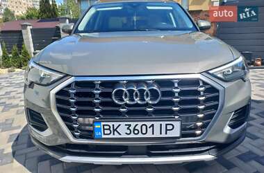 Внедорожник / Кроссовер Audi Q3 2021 в Ровно