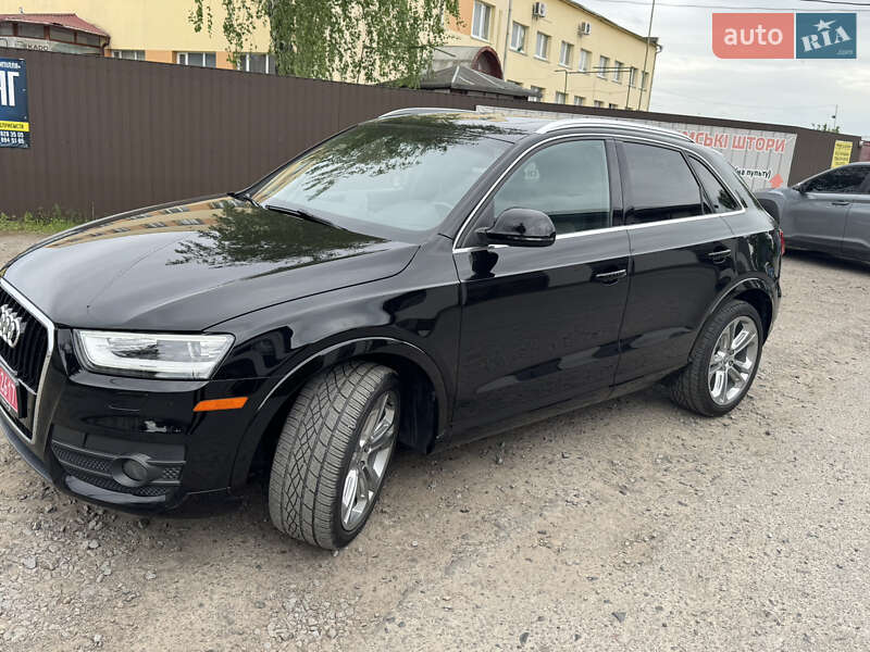 Позашляховик / Кросовер Audi Q3 2015 в 