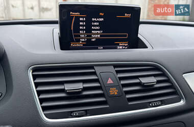 Позашляховик / Кросовер Audi Q3 2015 в 