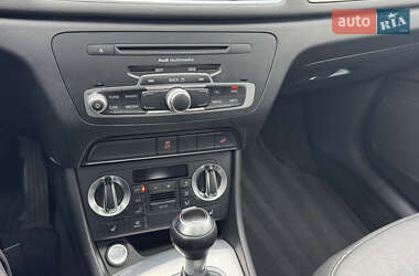 Позашляховик / Кросовер Audi Q3 2015 в 