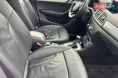 Позашляховик / Кросовер Audi Q3 2015 в 