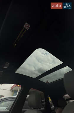 Позашляховик / Кросовер Audi Q3 2015 в 