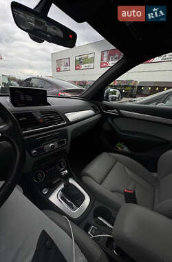 Позашляховик / Кросовер Audi Q3 2015 в 