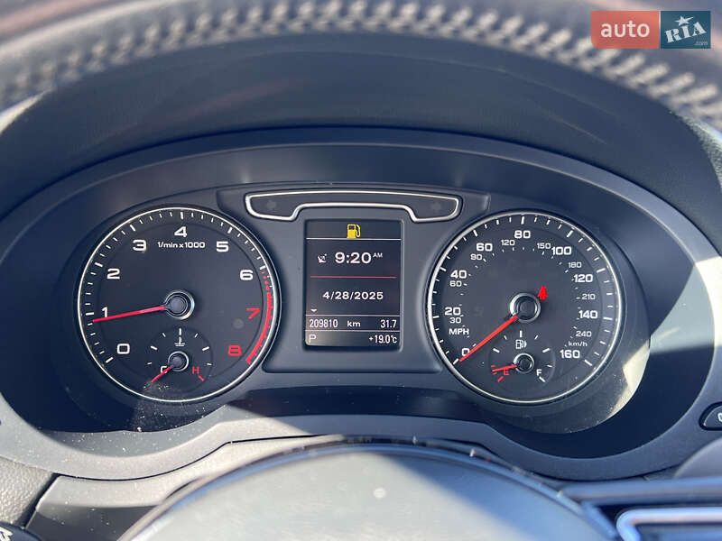 Позашляховик / Кросовер Audi Q3 2015 в Нововолинську