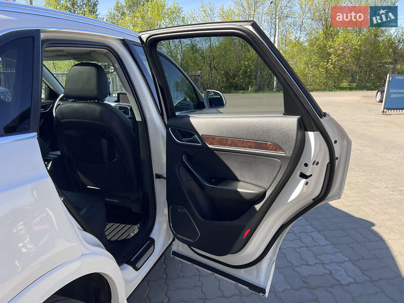 Позашляховик / Кросовер Audi Q3 2015 в Нововолинську