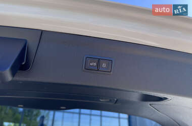 Внедорожник / Кроссовер Audi Q3 2015 в 