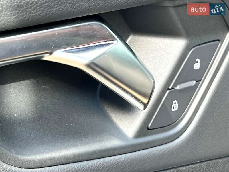 Внедорожник / Кроссовер Audi Q3 2024 в Киеве