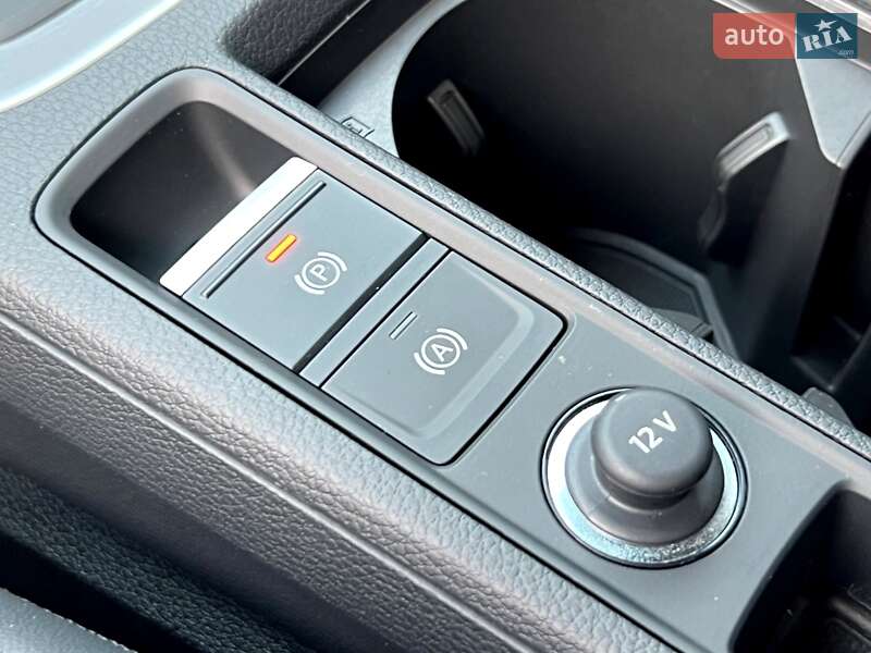 Внедорожник / Кроссовер Audi Q3 2024 в Киеве