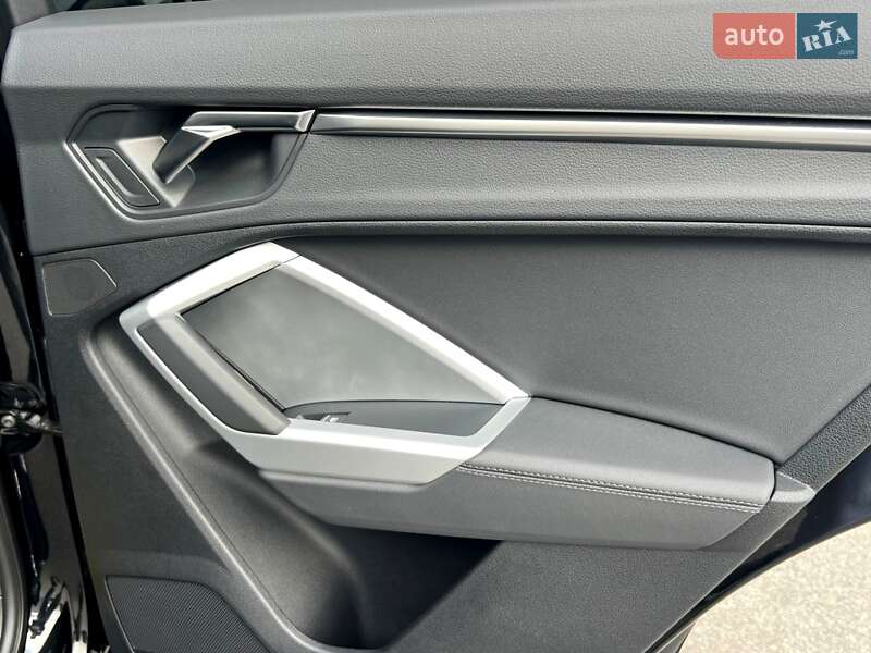 Внедорожник / Кроссовер Audi Q3 2024 в Киеве