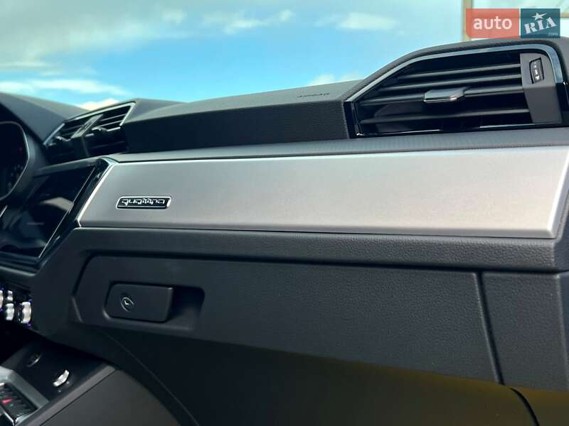 Внедорожник / Кроссовер Audi Q3 2024 в Киеве