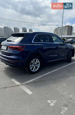 Позашляховик / Кросовер Audi Q3 2023 в 