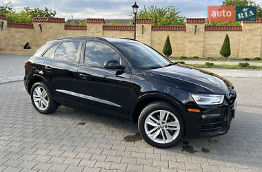Внедорожник / Кроссовер Audi Q3 2016 в 
