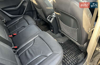 Внедорожник / Кроссовер Audi Q3 2016 в 