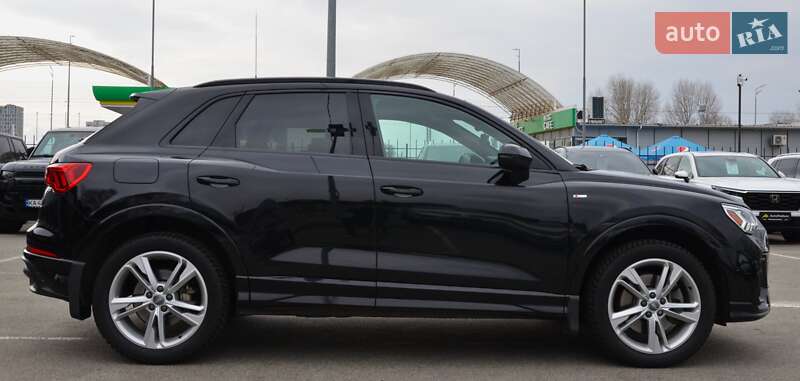 Внедорожник / Кроссовер Audi Q3 2019 в Киеве