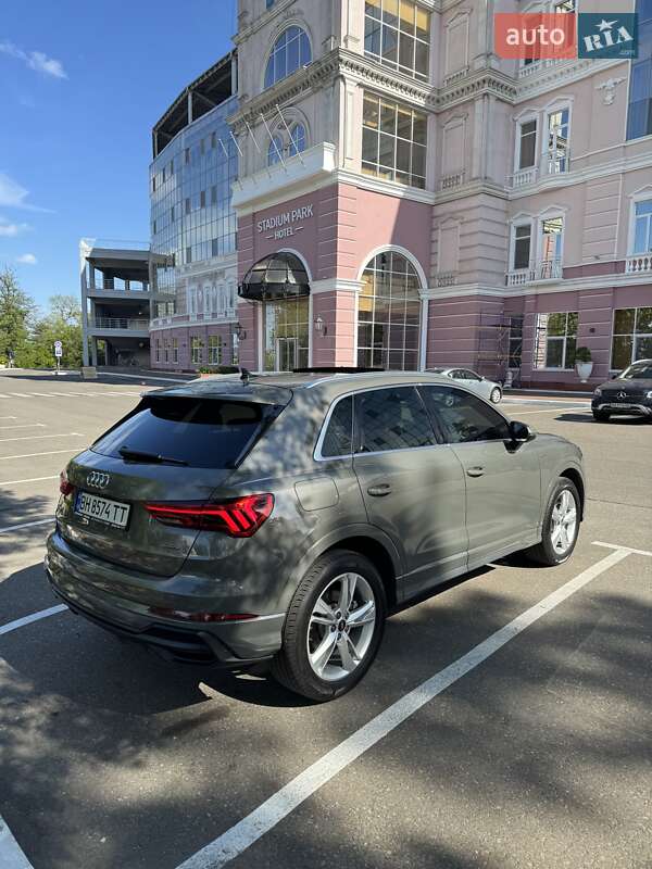 Внедорожник / Кроссовер Audi Q3 2020 в 