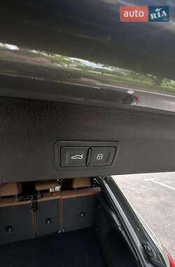 Внедорожник / Кроссовер Audi Q3 2020 в 