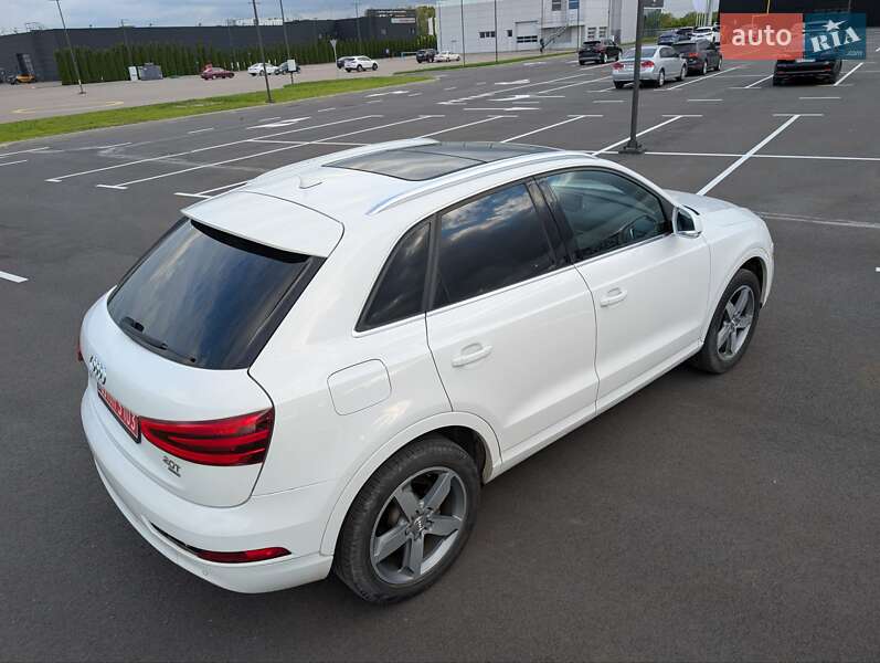 Внедорожник / Кроссовер Audi Q3 2015 в Киеве