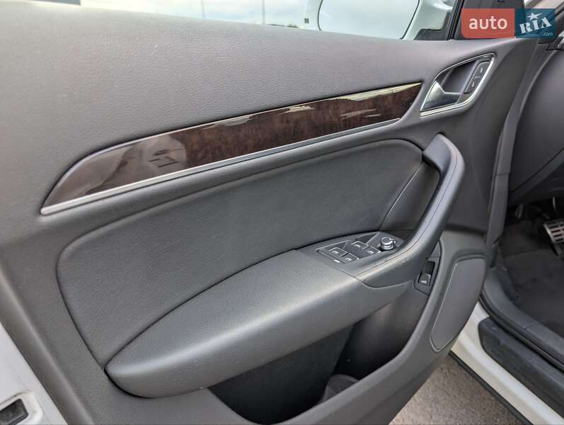 Внедорожник / Кроссовер Audi Q3 2015 в Киеве