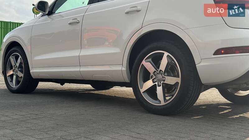Позашляховик / Кросовер Audi Q3 2015 в Радивиліві