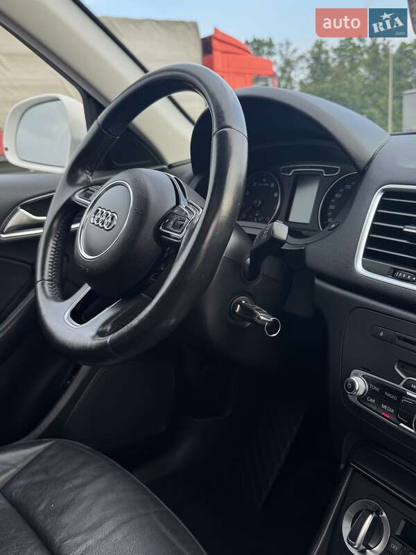 Позашляховик / Кросовер Audi Q3 2015 в Радивиліві