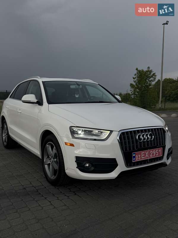 Позашляховик / Кросовер Audi Q3 2015 в Радивиліві