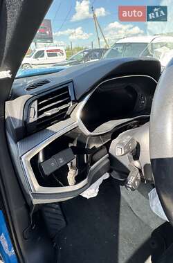 Внедорожник / Кроссовер Audi Q3 2020 в 