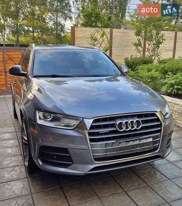 Внедорожник / Кроссовер Audi Q3 2016 в 