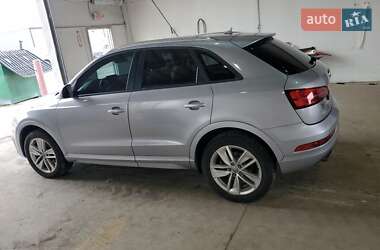 Позашляховик / Кросовер Audi Q3 2016 в 