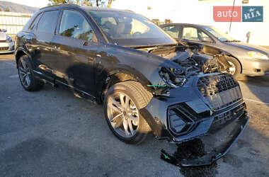 Внедорожник / Кроссовер Audi Q3 2023 в 