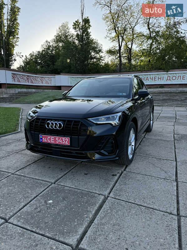 Позашляховик / Кросовер Audi Q3 2022 в 