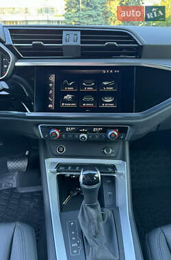 Позашляховик / Кросовер Audi Q3 2022 в 