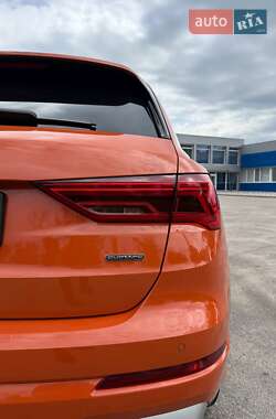 Позашляховик / Кросовер Audi Q3 2020 в 