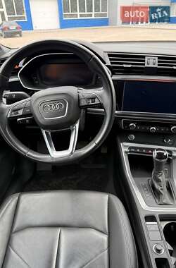 Позашляховик / Кросовер Audi Q3 2020 в 